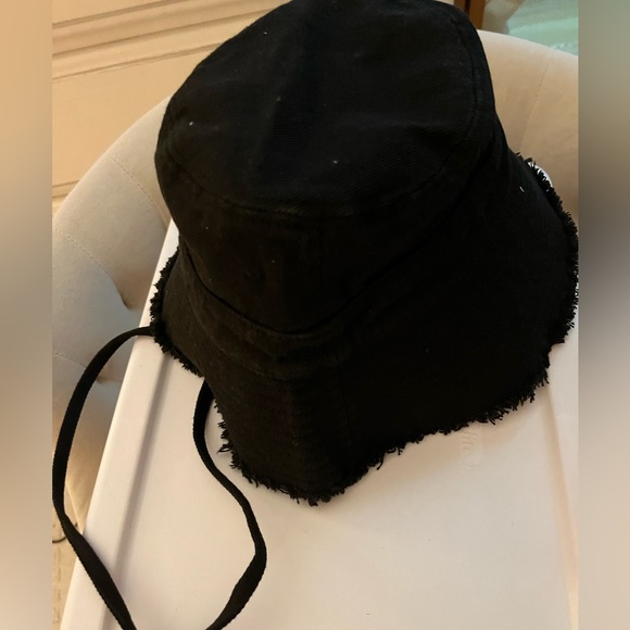 Urban Outfitters Mya Frayed Edge Bucket Hat NWOT - Picture 10 of 10